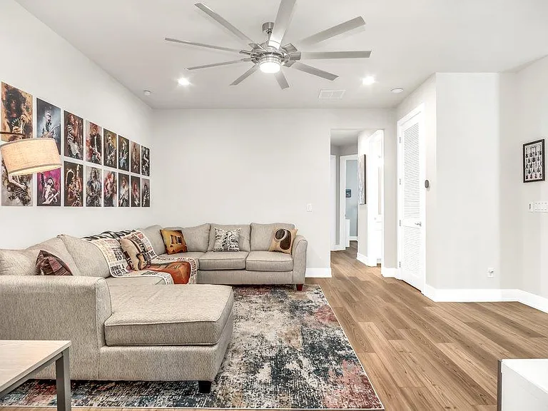 12976 Pembroke Dr — Photo 25