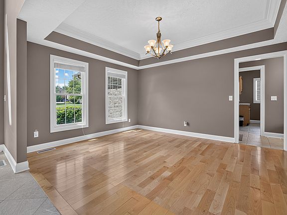 4th image of 1718 Pfitzer Rd