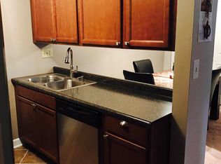 3965 S 84th St APT 1, Greenfield, WI 53228