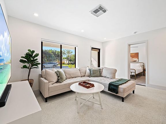 5th image of 1604 NE 16th Avenue
