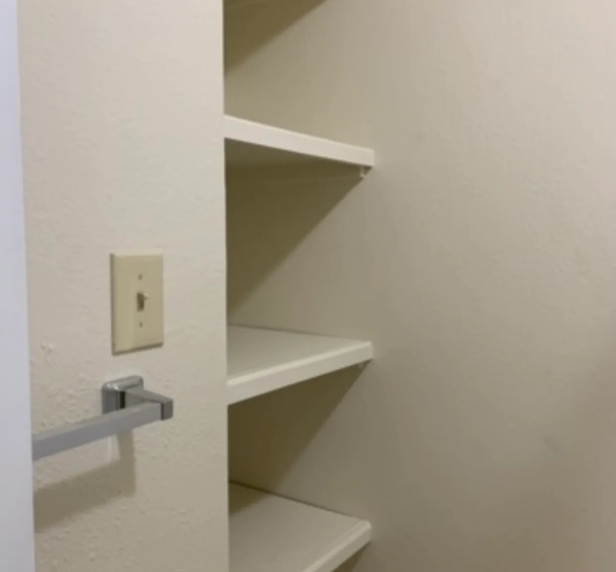 2 bed, 1100 sqft, $1,300 — Photo 2