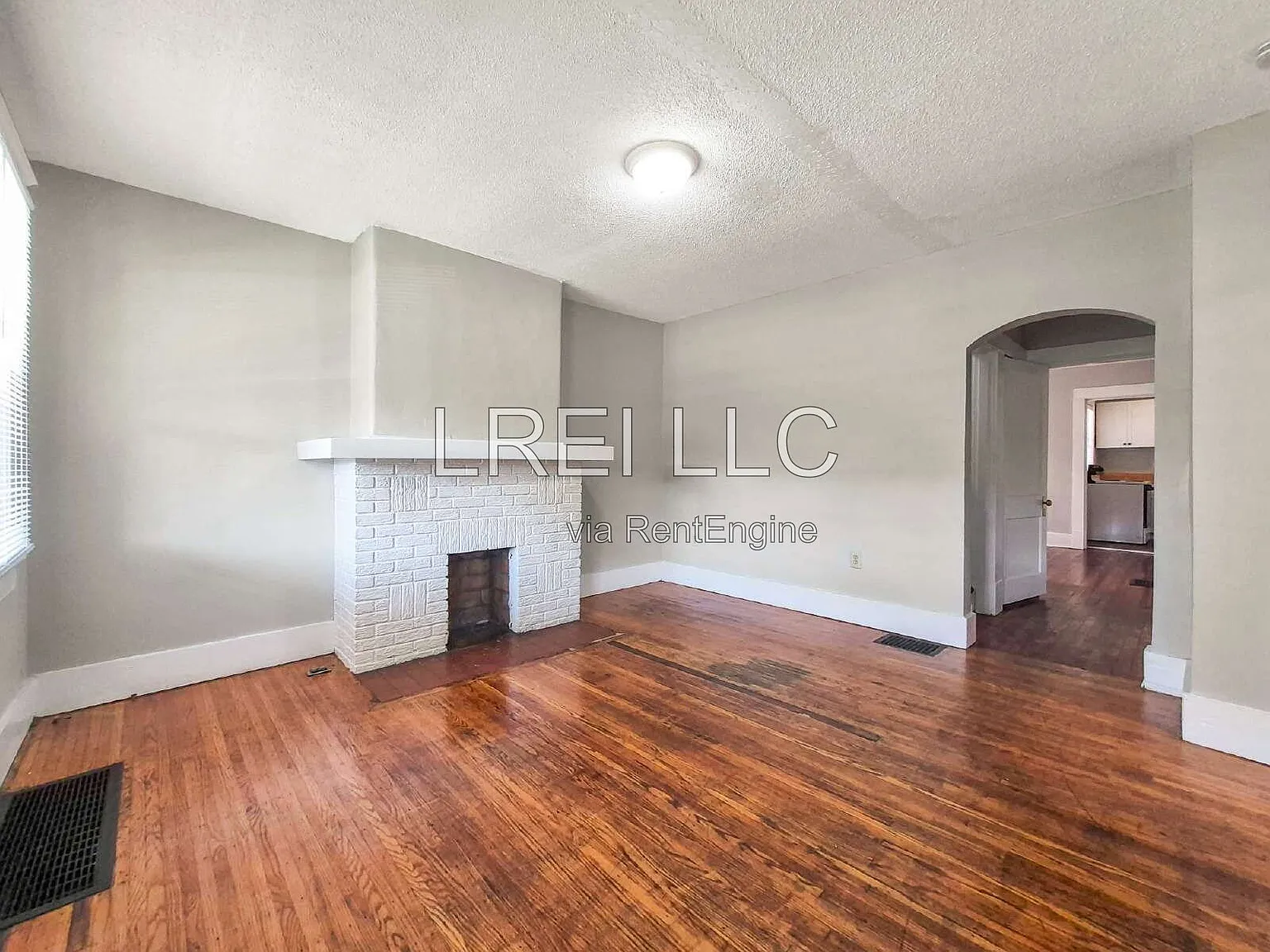 4 bed, 1.5 bath, 1392 sqft, $1,425 — Photo 3
