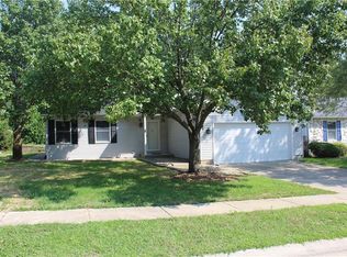 904 E Marlin Dr, Decatur, IL 62521