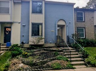 6049 Forrest Hollow Ln, Springfield, VA 22152