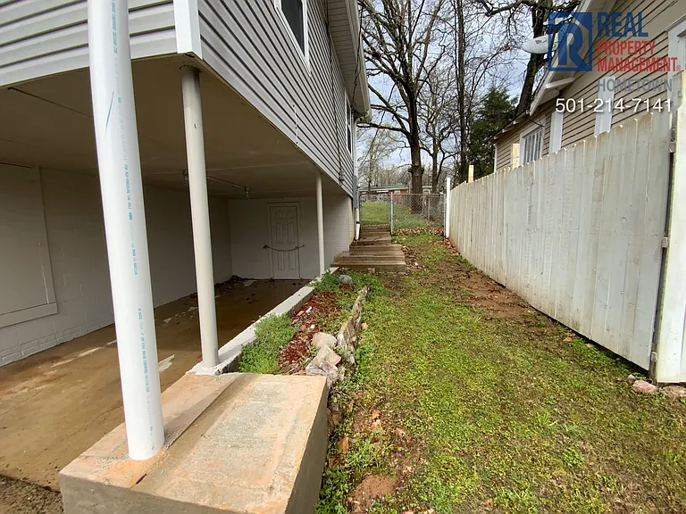 711 W 54th St — Photo 16