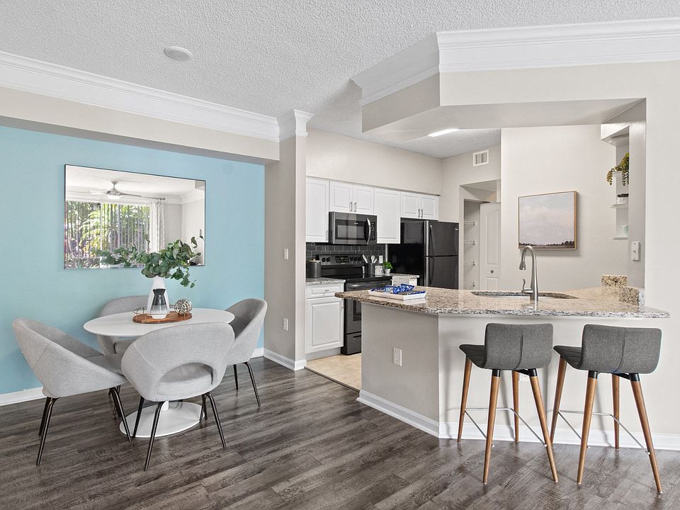 Kitchen and Dining Table at Verona at Boynton Beach Apartments in Boynton Beach, FL 33426