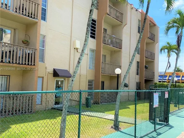 4715 NW 7th St APT 302-2, Miami, FL 33126