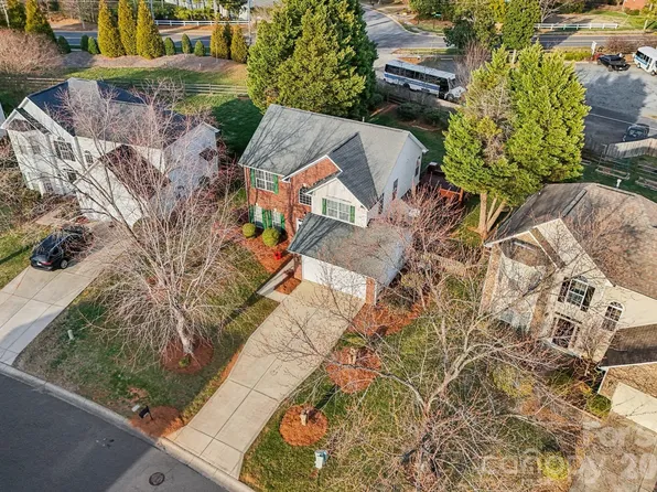 9533 Autumn Applause Dr, Charlotte, NC 28277