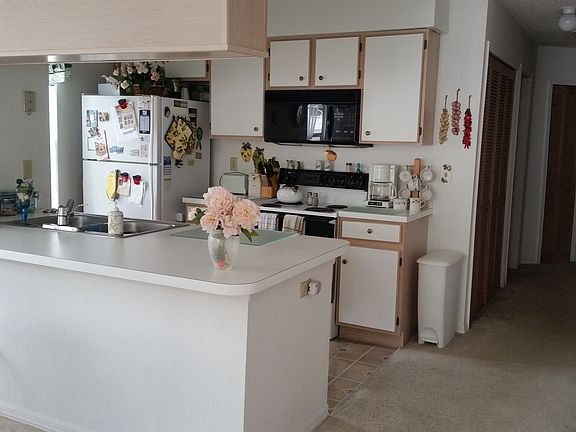 BREAKFAST COUNTER