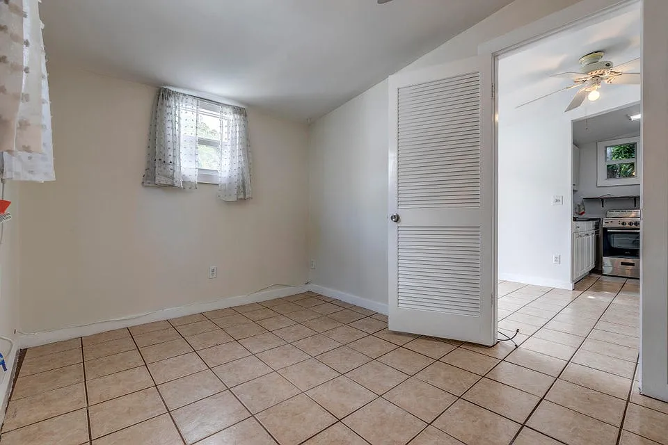 1 bed, 368 sqft, $2,675 — Photo 4