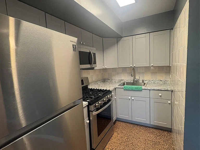 2060 Washington Ave — Photo 7
