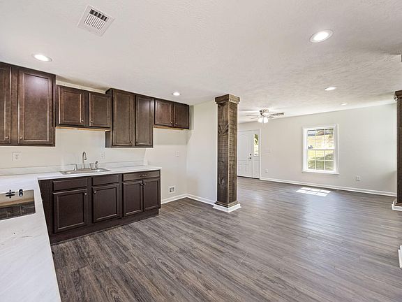 5th image of 2381 Franklin Street