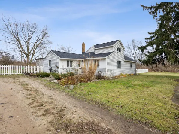 151 Grand St, Casnovia, MI 49318