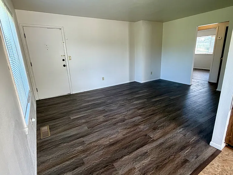 1025 Shackelford Rd — Photo 1