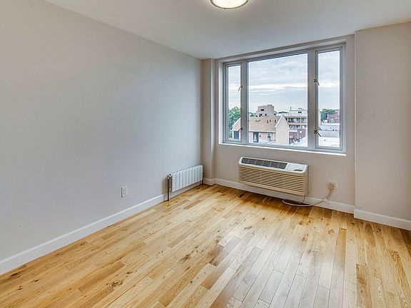 4th image of 26-11 28th St #4B