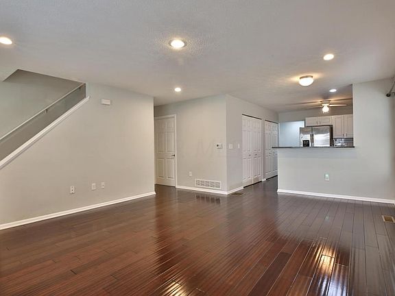 5th image of 34 Hawkes Ave