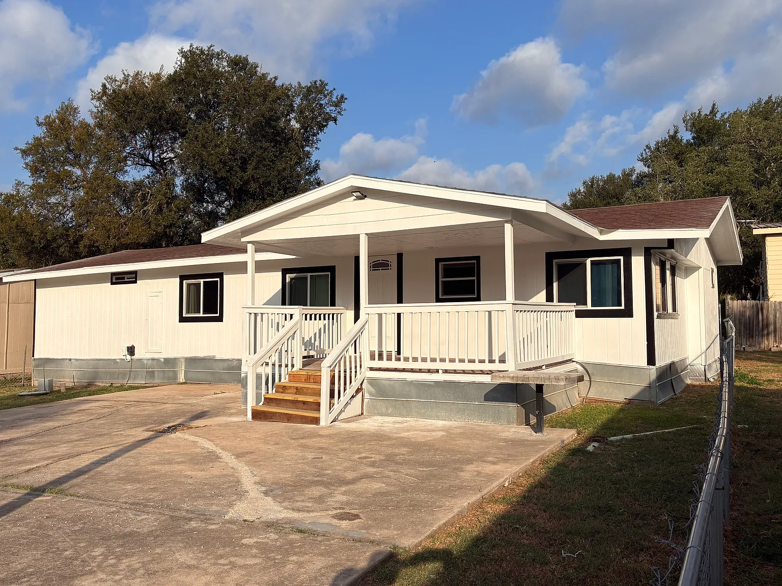 4 bed, 1596 sqft, $1,700 — Photo 1