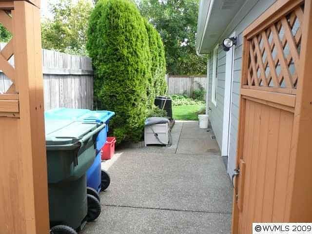 2nd image of 7305 Laurelridge Loop NE