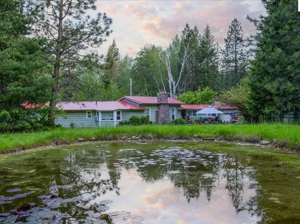 7477 Lakeshore Dr, Sagle, ID 83860