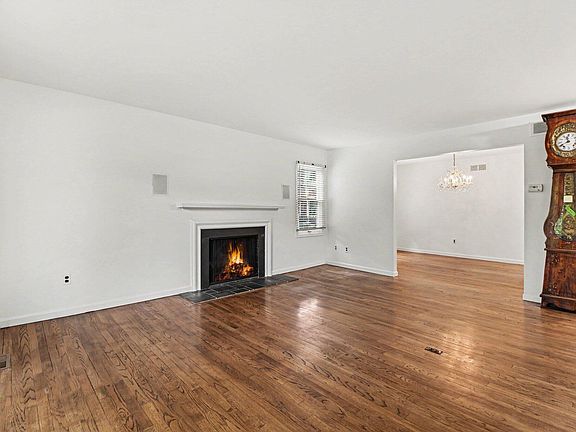 3rd image of 7 Barbour Ln #11