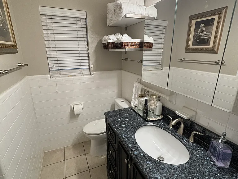 1307 Sherry Ln #B — Photo 21