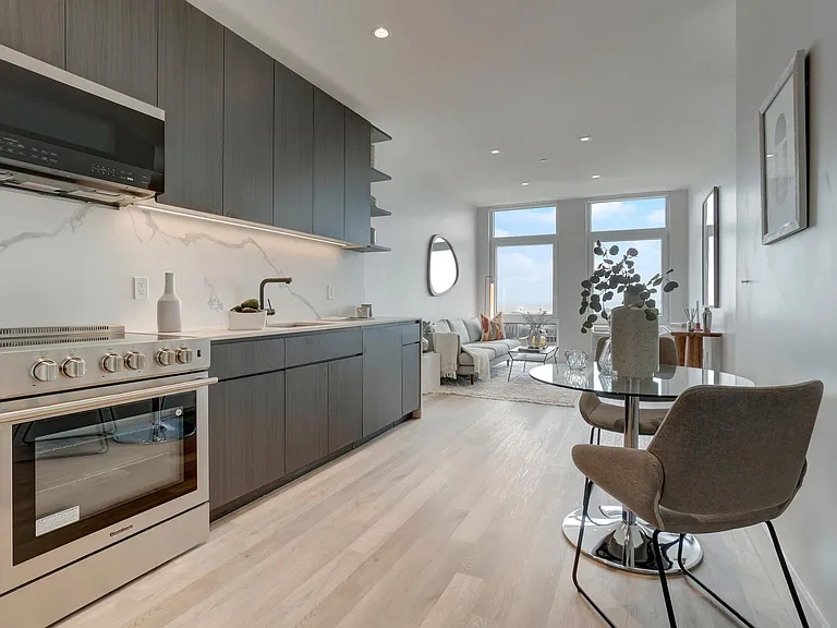 64 Centre Ave — Photo 55
