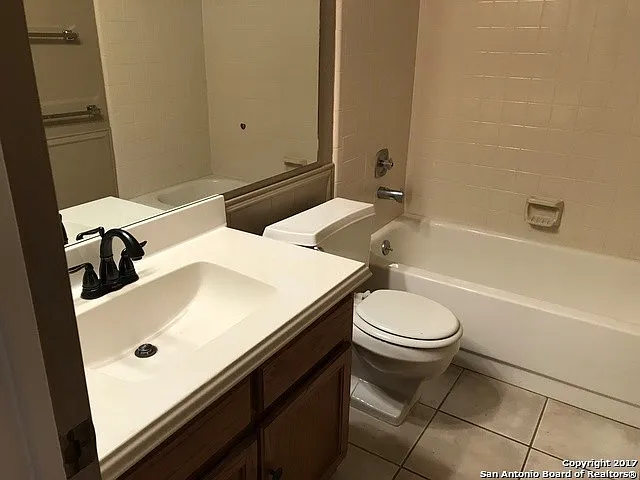 13851 Susancrest Dr — Photo 10