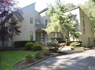 5 Hidden Springs Ln, East Windsor, NJ 08520