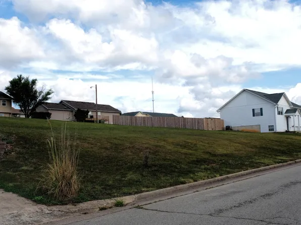 1607 Jon Street, West Plains, MO 65775