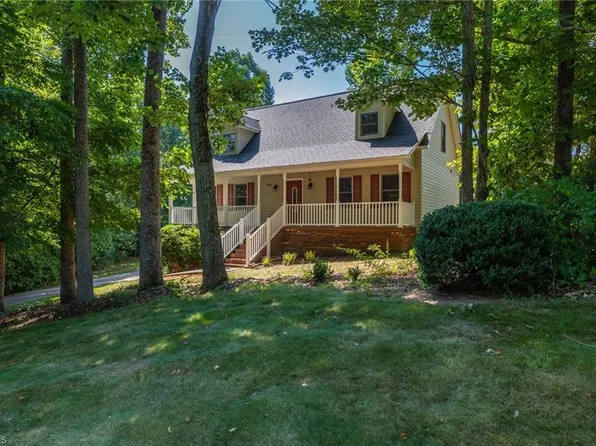 4012 Sundance Dr, Walnut Cove, NC 27052