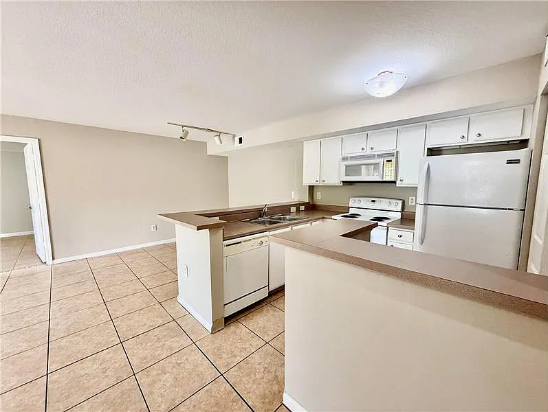 181 SW Palm Dr #103