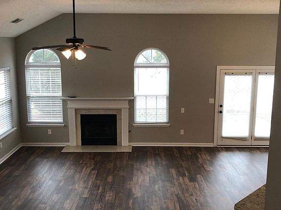 Large great room with gas fireplace with remote control.