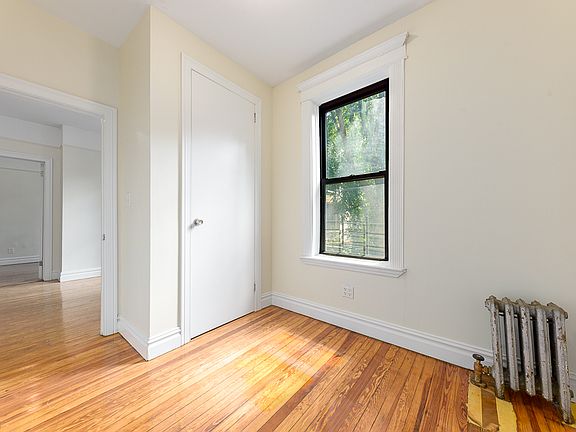 4th image of 300 12th St APT 18
