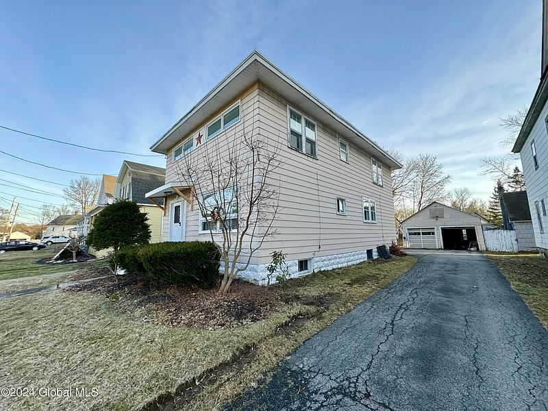 2nd image of 10 Lindsay Street