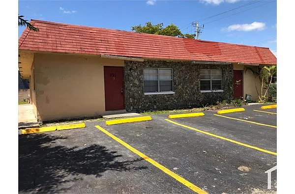 Photo 2 of 7 - 931 SW 80th Ave #B - North Lauderdale, FL Building Photo - 931 SW 80th Ave #B