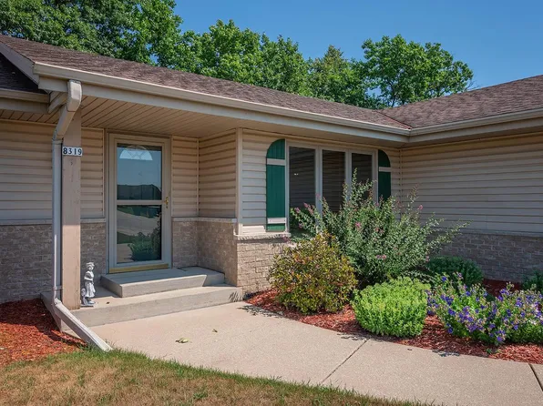 8319 S Woodridge DRIVE, Oak Creek, WI 53154