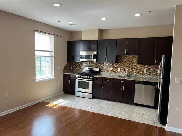 1209 Summit Avenue image 3 of 21