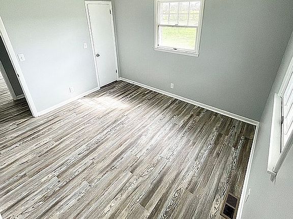 4th image of 5627 Woodbury Hwy
