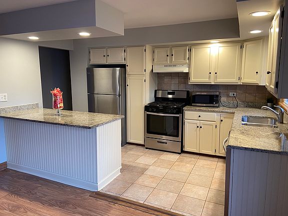 5th image of 10235 Hilltop Dr