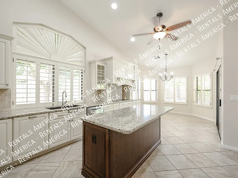 1635 W Wisteria Dr — Photo 9