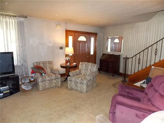 2nd image of 426 Riverview Dr