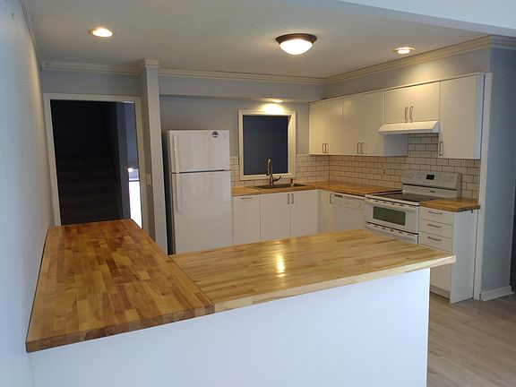 2nd image of 303 Woodbridge Ln