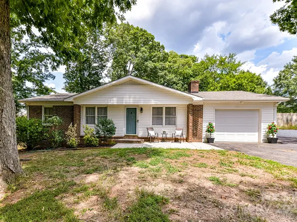 208 Cobblestone Ln NW, Concord, NC 28027