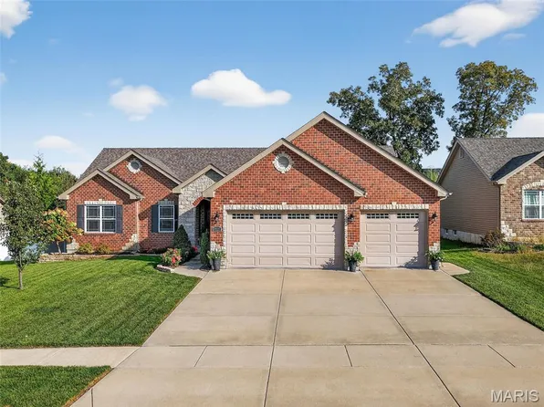 1119 William Penn Dr, Wentzville, MO 63385