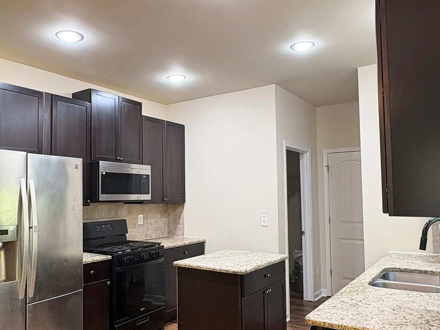 4 bed, 1800 sqft, $2,650 — Photo 3