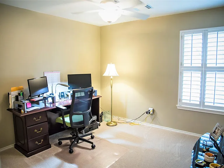 31 N Walden Elms Cir — Photo 24