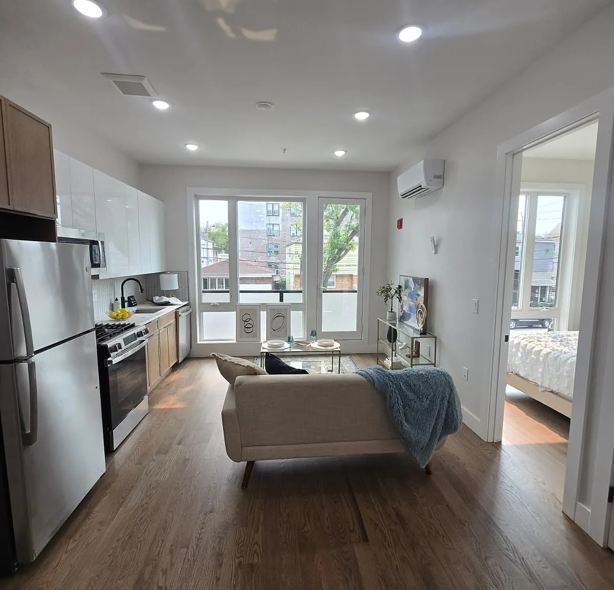 2 bed, $2,400 — Photo 3