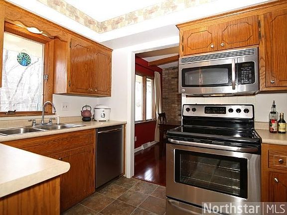 4th image of 2009 Manor Dr