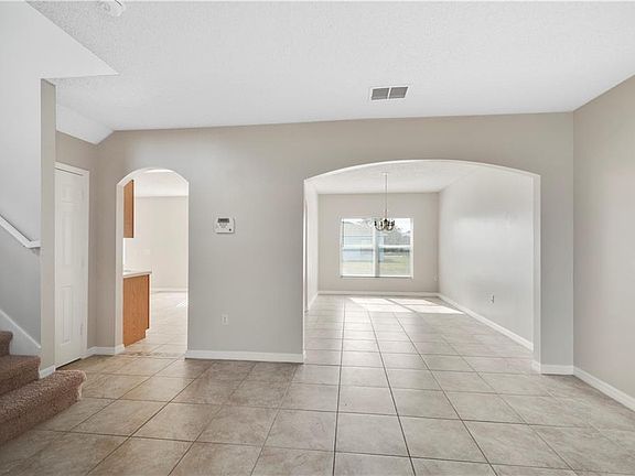 4th image of 335 Lauderdale Ct