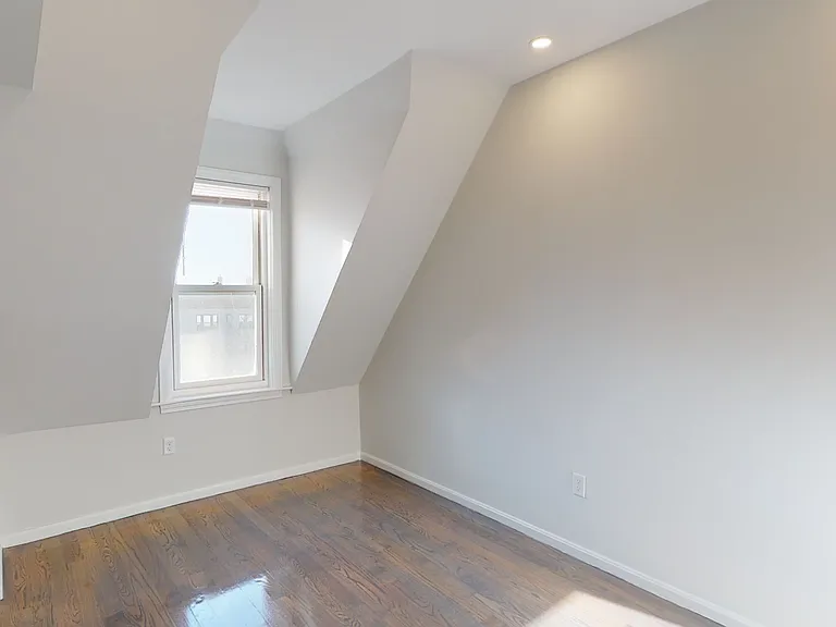 1408 Beacon St #4 — Photo 5